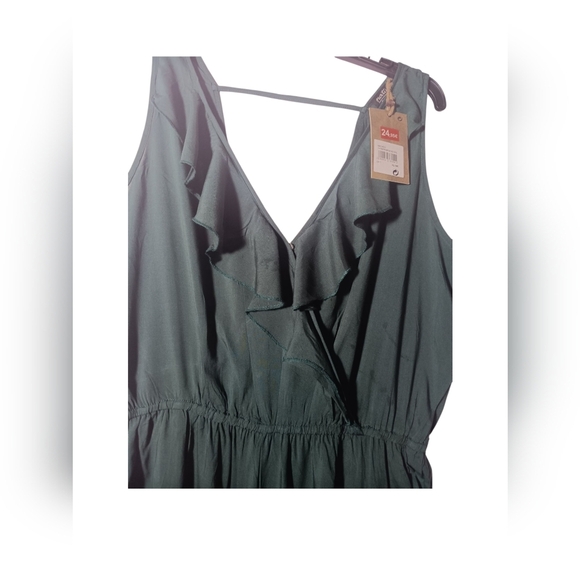 Elegant Green Sleeveless Dress - Picture 7 of 9